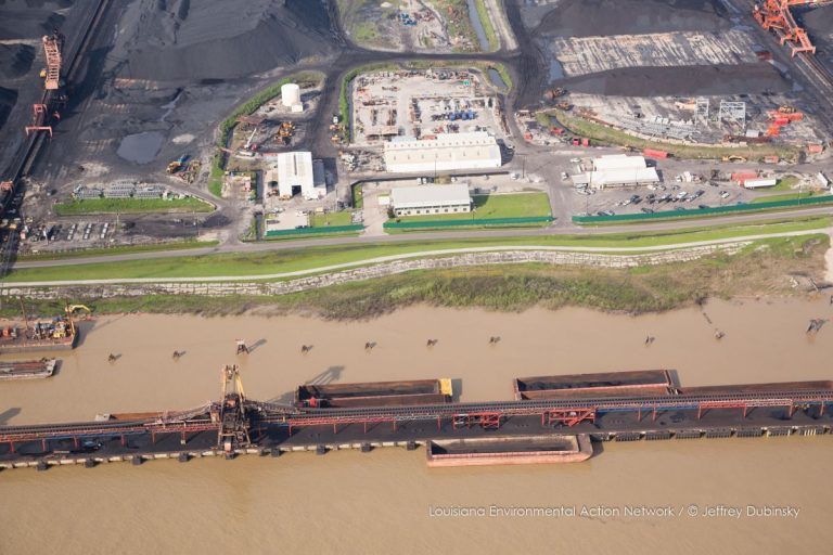 Read more about the article Largest DSI Sandwich Belt High Angle Conveyor Links Storage Yards