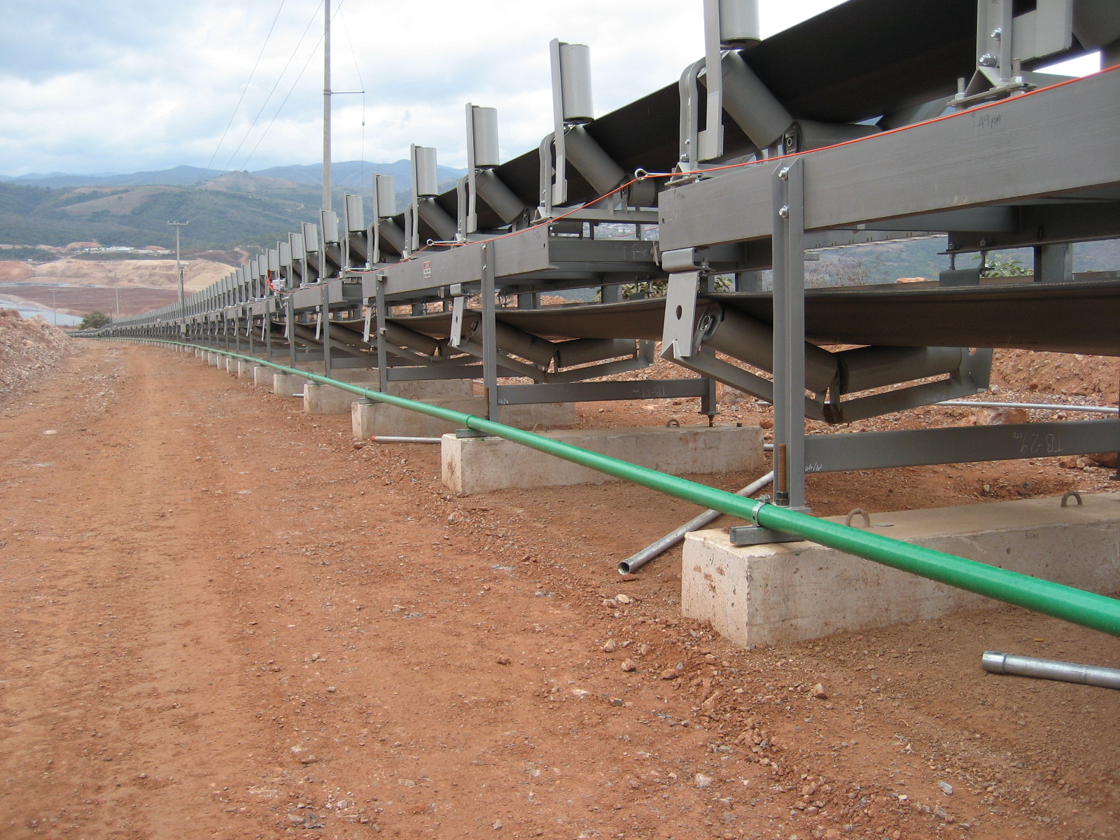 DSI Horizontally Curving Downhill Regenerative Overland Conveyor TB-29 for Los Filos, Goldcorp - 1000m radius-image